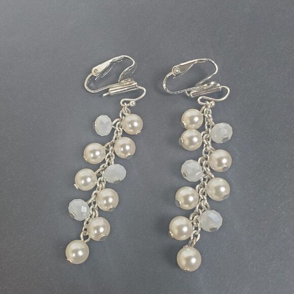 Vintage Faux Pearl Bead Opaque White Glass Silver Tone Dangle Drop Clip Earrings - Picture 6 of 6
